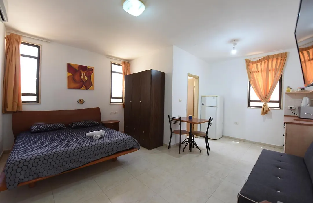 Flintstone Guest House בית ההארחה בן 11 החדרים אינו וילה פרטית אתם מזמינים רק חדרים לא את כל הוילה-1